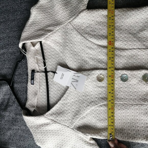 Off-white top - Picture 2 of 9